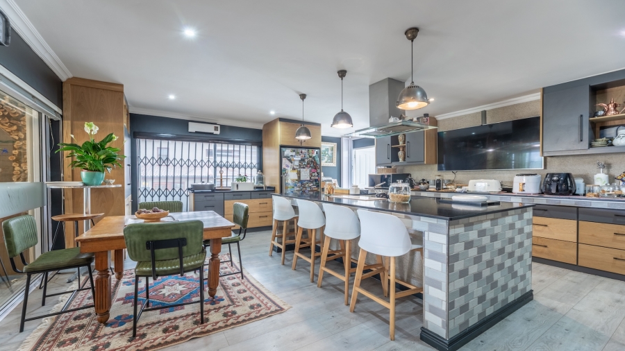 5 Bedroom Property for Sale in Flamingo Vlei Western Cape